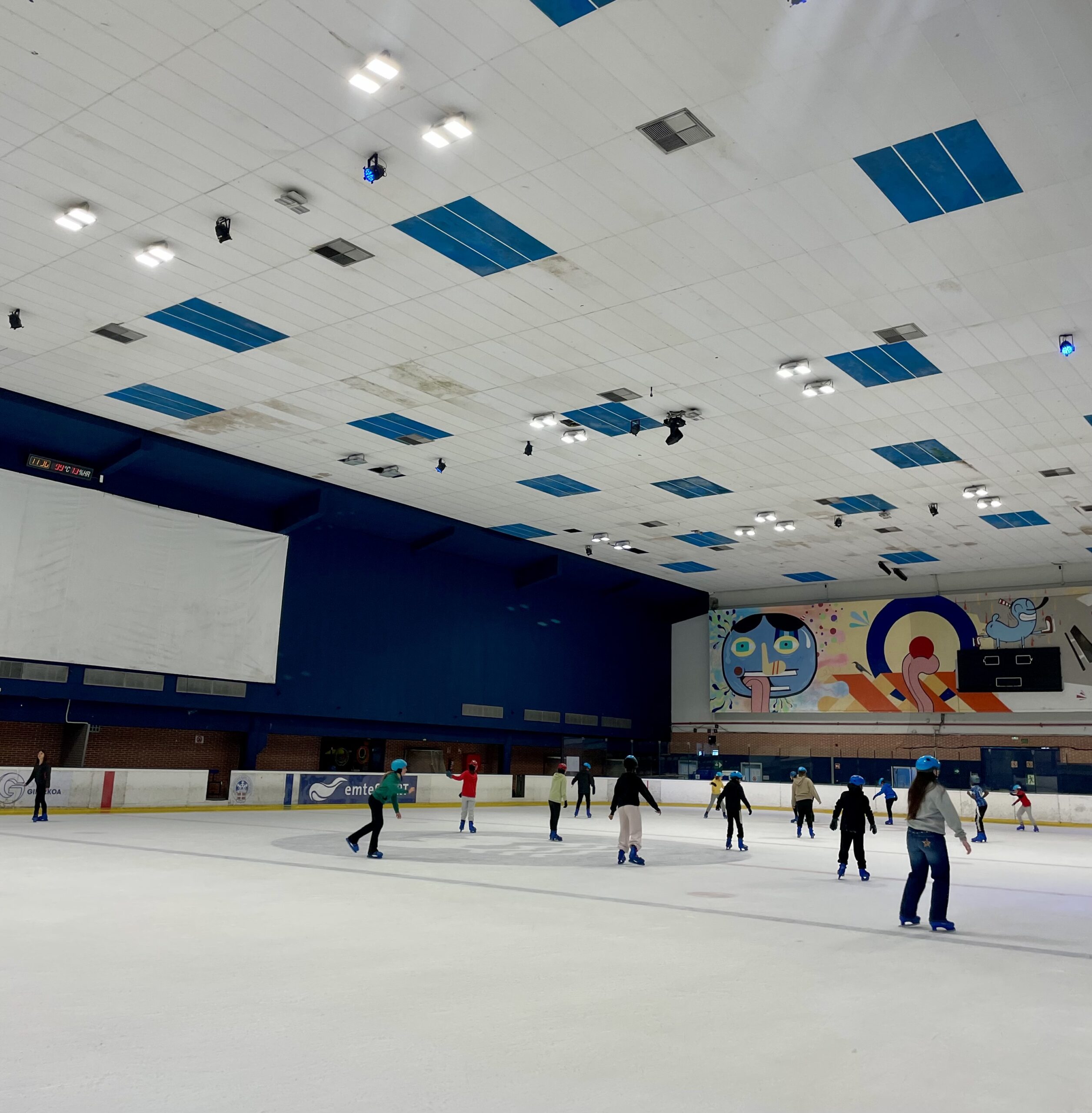 Txuri urdinera patinatzera